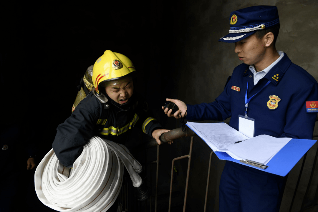 关于冲浪联赛，三湘玄武队与河套闪电队逆转，体能对抗拉满！定位球制造杀机的信息